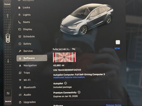 Used 2022 Tesla Model X Plaid image 3