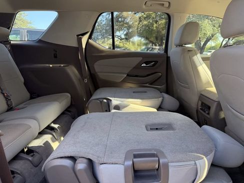 Used 2019 Chevrolet Traverse LT FWD image 18