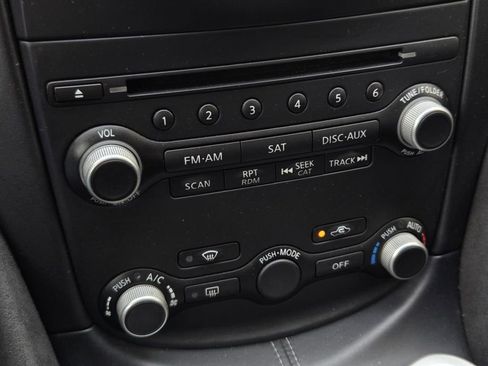 Used 2016 Nissan 370Z Touring image 22