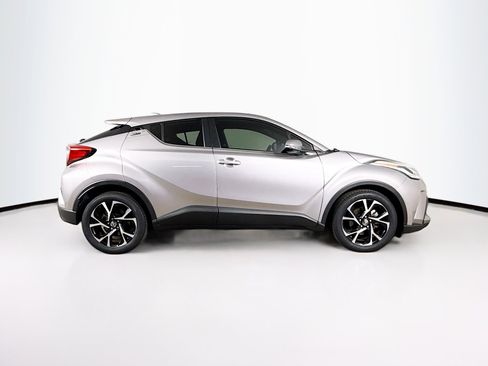 Used 2020 Toyota C-HR XLE image 2