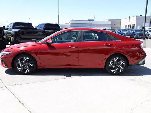 Used 2025 Hyundai Elantra Limited w/ Cargo Package FWD image 3