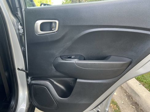 Used 2020 Hyundai Venue SE image 24