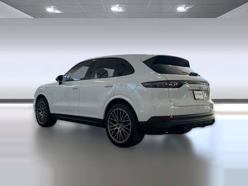 Used 2022 Porsche Cayenne Platinum Edition AWD/4WD image 3