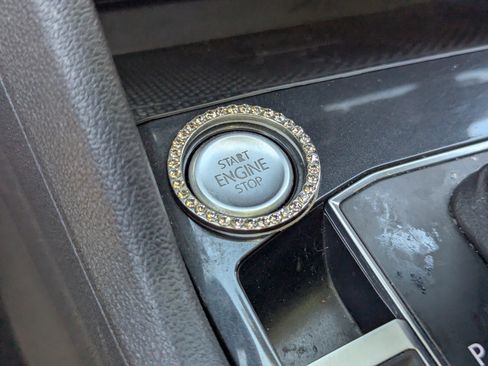 Used 2021 Volkswagen Tiguan SE w/ Panoramic Sunroof Package image 28