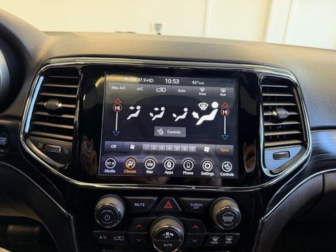 Used 2020 Jeep Grand Cherokee Limited image 19