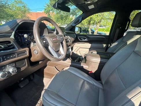 Used 2021 GMC Yukon XL SLT w/ Rear Media and Nav Package AWD/4WD image 12