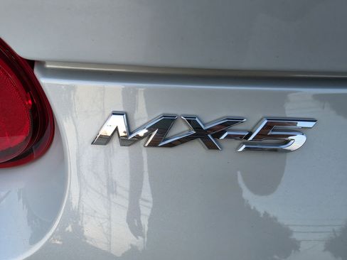 Used 2016 MAZDA MX-5 Miata Club RWD image 10