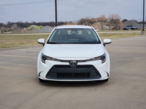Used 2020 Toyota Corolla LE image 6