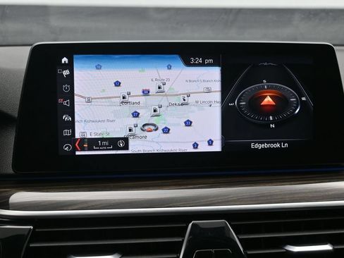 Used 2019 BMW 530e xDrive w/ Convenience Package AWD/4WD image 17
