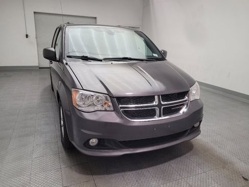 Used 2019 Dodge Grand Caravan SXT FWD image 14