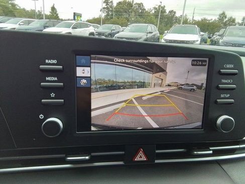 Certified 2025 Hyundai Elantra SE image 16