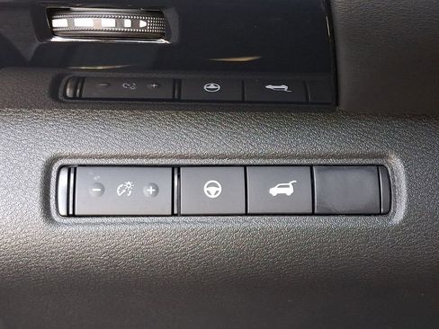 Certified 2025 Nissan Pathfinder SV w/ SV Premium Package image 24