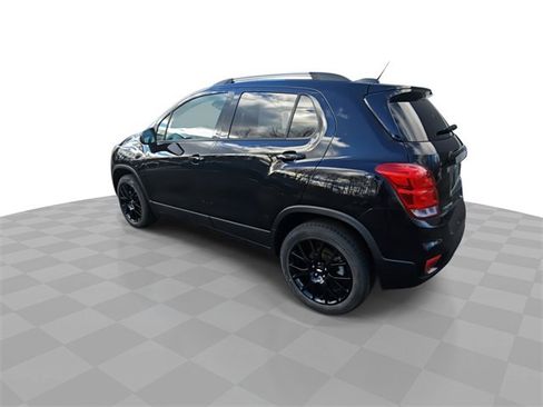 Certified 2021 Chevrolet Trax LT w/ Midnight Edition image 6