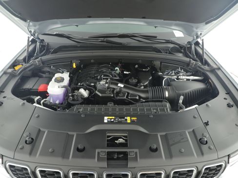 New 2025 Jeep Grand Cherokee Laredo image 6