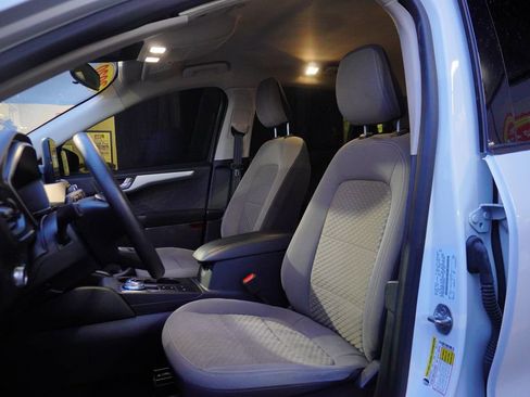 Used 2020 Ford Escape SE image 24