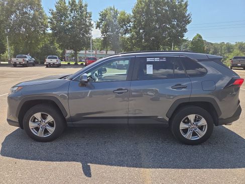 Used 2025 Toyota RAV4 LE AWD/4WD image 6