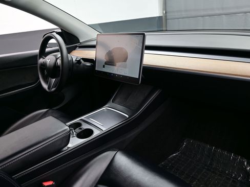 Used 2022 Tesla Model Y Performance image 13