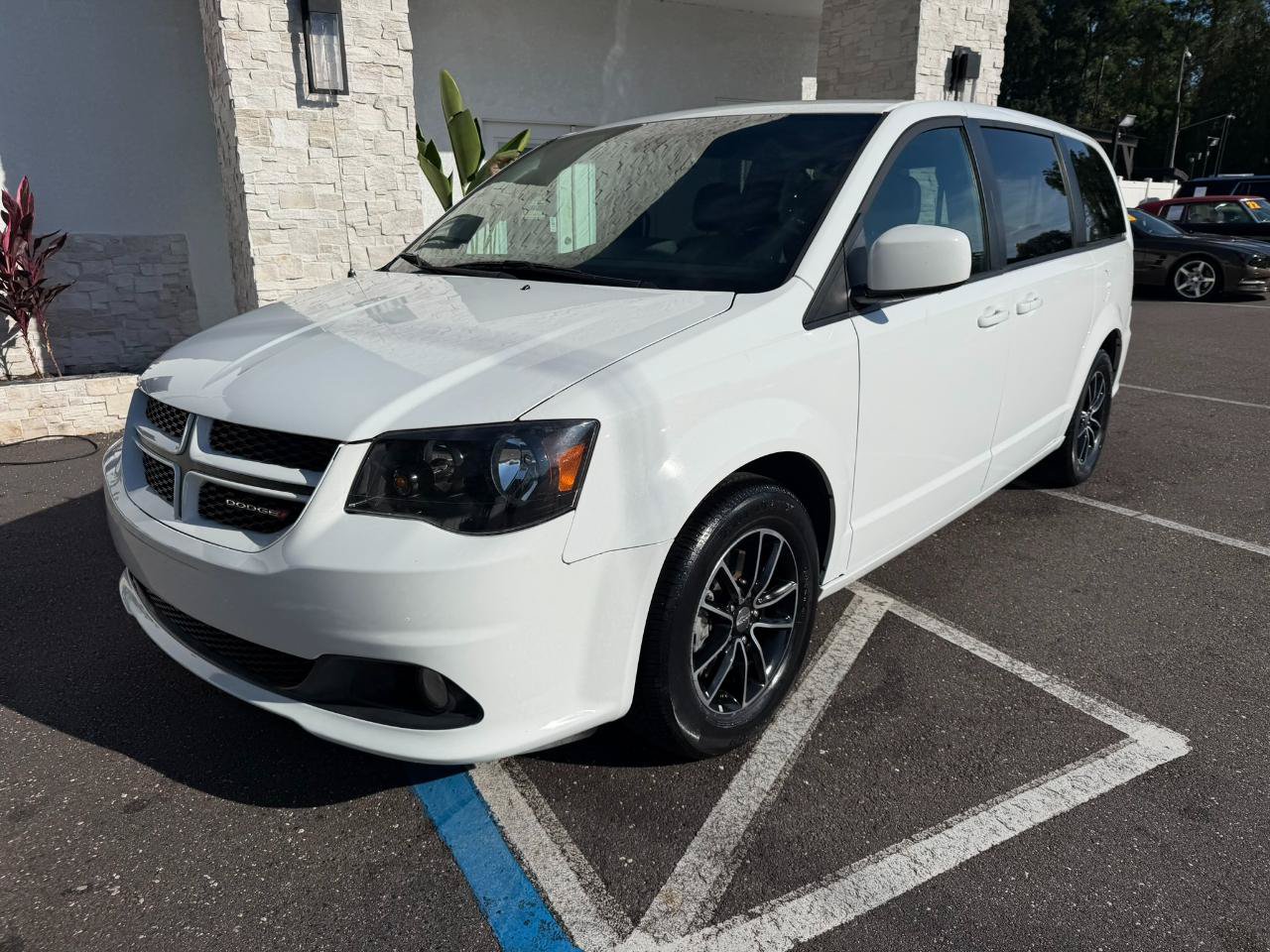 Used 2019 Dodge Grand Caravan GT FWD image 3