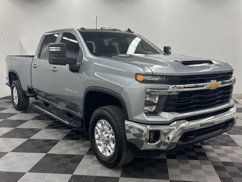 Used 2025 Chevrolet Silverado 3500 LT w/ All Star Edition image 2