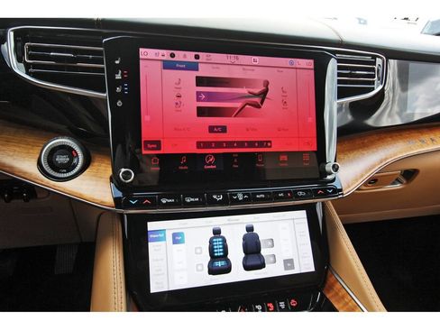 Used 2022 Jeep Grand Wagoneer Series III w/ Rear Seat Video Group 1 AWD/4WD image 22