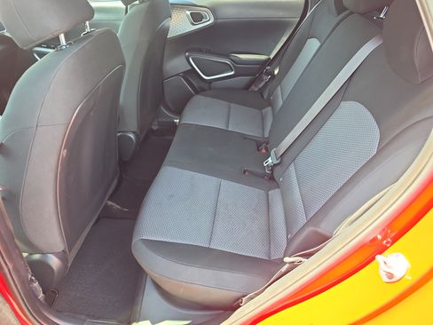 Certified 2025 Kia Soul LX w/ LX Technology Package FWD image 16