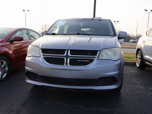 Used 2013 Dodge Grand Caravan SXT w/ UConnect Hands-Free Group image 2