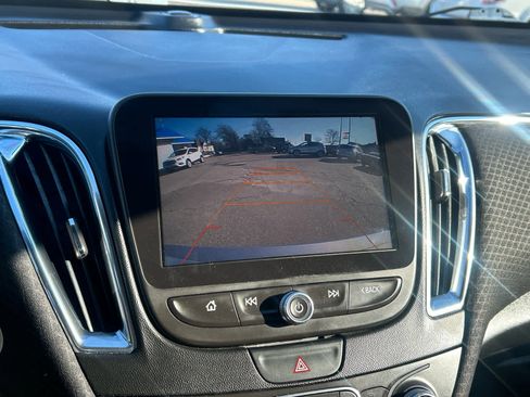 Used 2017 Chevrolet Malibu LT image 23