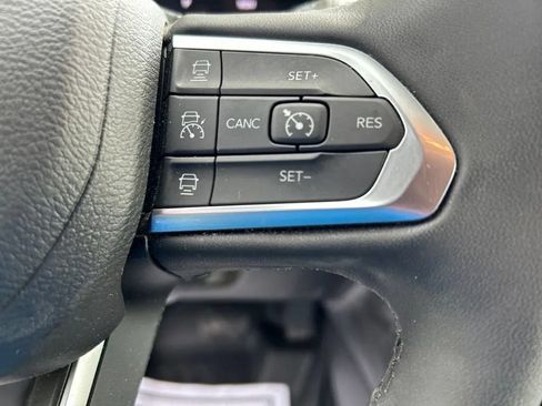 Used 2023 Jeep Compass Limited w/ Elite Group AWD/4WD image 17