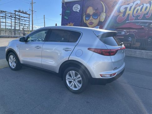 Used 2017 Kia Sportage LX AWD/4WD image 3