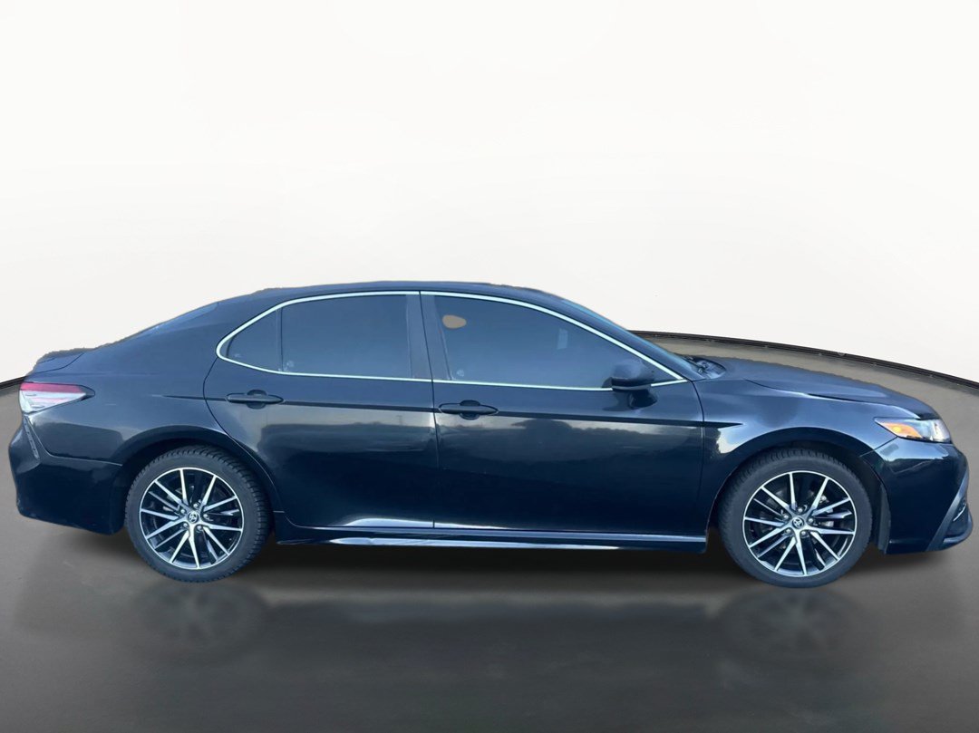 Used 2021 Toyota Camry SE FWD image 2