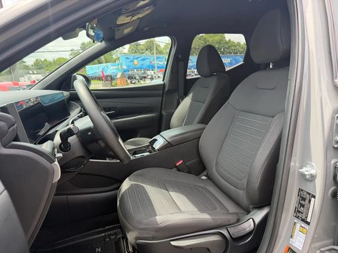 Used 2025 Hyundai Santa Cruz SE AWD/4WD image 11