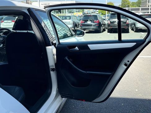 Used 2012 Volkswagen Jetta GLI Autobahn FWD image 30