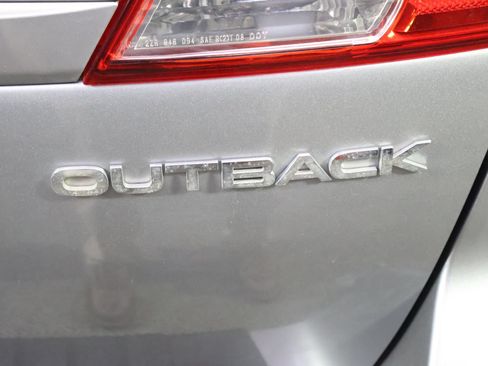 Used 2011 Subaru Outback 2.5i Limited w/ PWR Moonroof Pkg AWD/4WD image 9