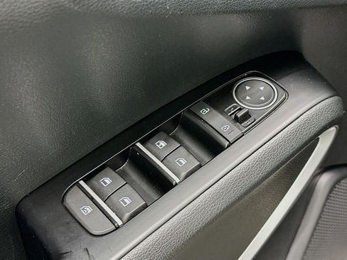 Used 2025 Kia Soul LX w/ LX Technology Package FWD image 15