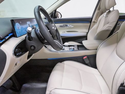 Certified 2026 Genesis GV70 2.5T Advanced AWD/4WD image 9