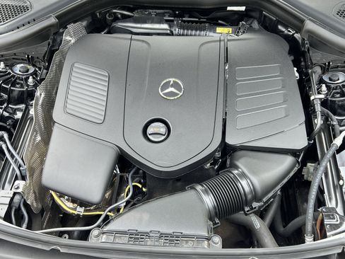 Used 2025 Mercedes-Benz GLC 300 4MATIC image 34