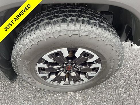 Used 2024 Nissan Frontier PRO-4X w/ Technology Package image 11
