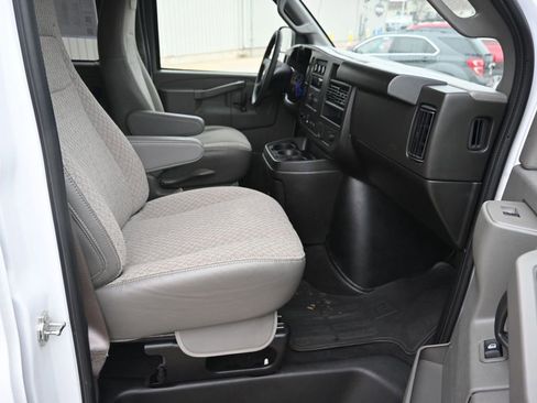 Used 2025 Chevrolet Express 3500 LT w/ LT Preferred Equipment Group RWD image 12
