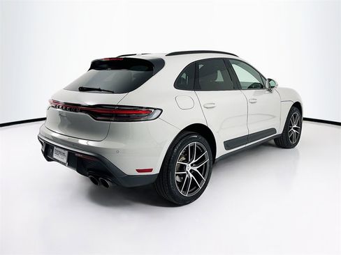 Certified 2025 Porsche Macan image 7