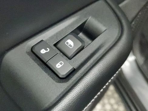 Used 2025 Jeep Grand Cherokee Altitude image 17