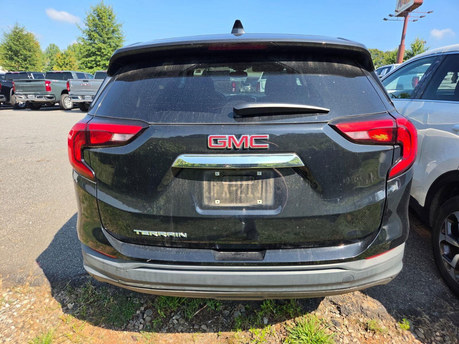 Used 2020 GMC Terrain SLE w/ LPO, Cargo Package FWD image 6