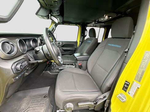 Used 2022 Jeep Wrangler Unlimited Rubicon 4xe w/ Safety Group AWD/4WD image 23