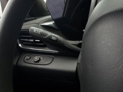 Used 2025 Buick Envista Preferred FWD image 33