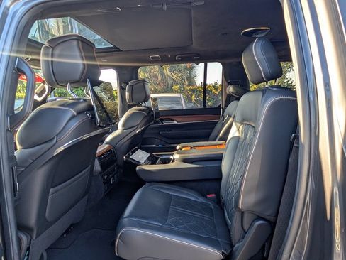 Used 2022 Jeep Grand Wagoneer Series III w/ Rear Seat Video Group 1 AWD/4WD image 12