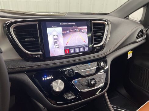 Used 2026 Chrysler Pacifica Pinnacle w/ Trailer Tow Group image 19