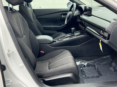 Used 2025 Honda Accord Sport image 21