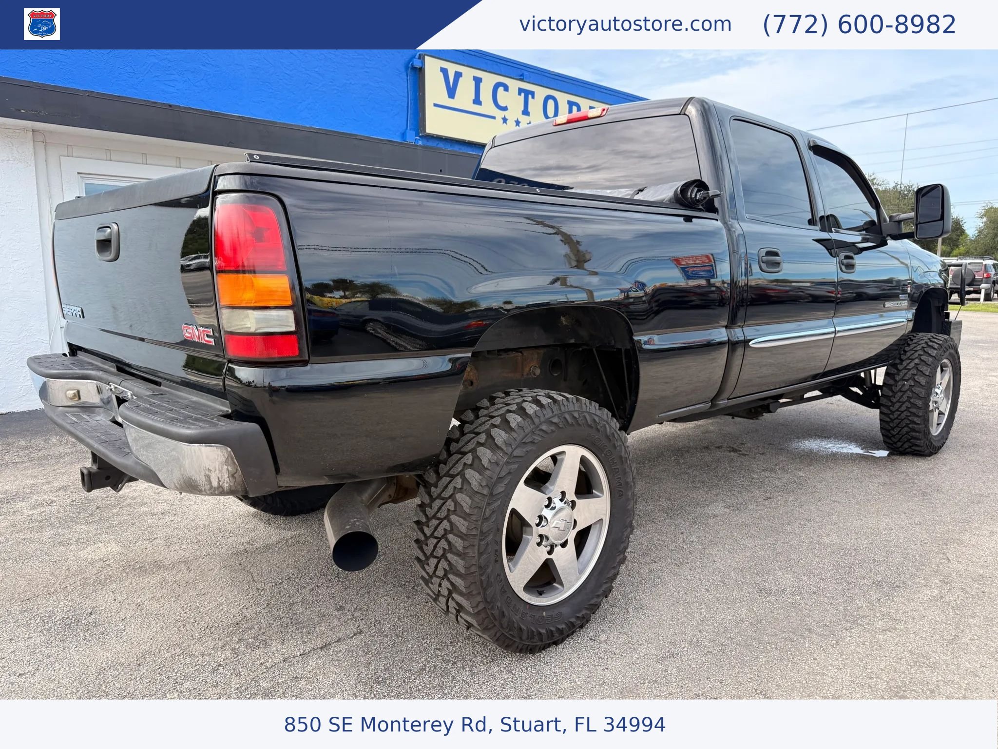 Used 2006 GMC Sierra 2500 SLE w/ Heavy-Duty Power Package AWD/4WD image 3