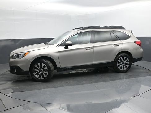Used 2016 Subaru Outback 2.5i Limited image 2