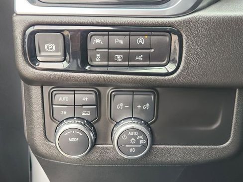 Used 2025 GMC Yukon Denali AWD/4WD image 19