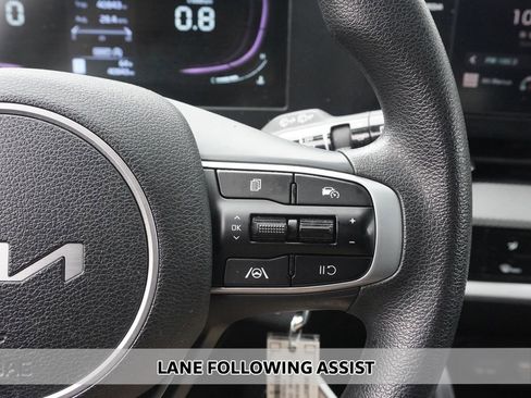 Used 2023 Kia Sportage LX AWD/4WD image 3